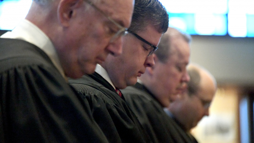judges bow heads